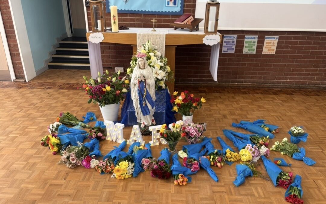 Crowning Our Lady